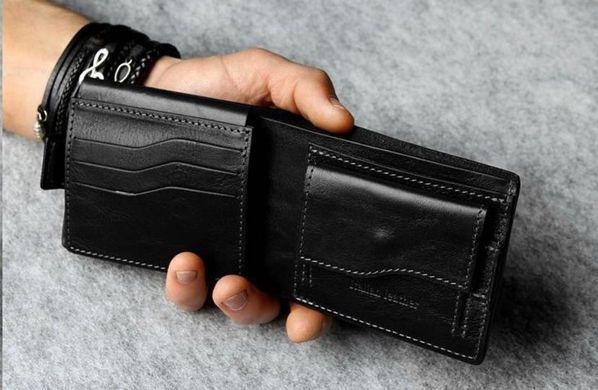 Кожаный мужской портмоне на магнитах черного цвета Grande Pelle 515610